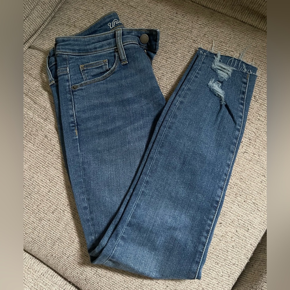 GOOD CONDITION SKINNY JEANS (UNIVERSAL THREAD)